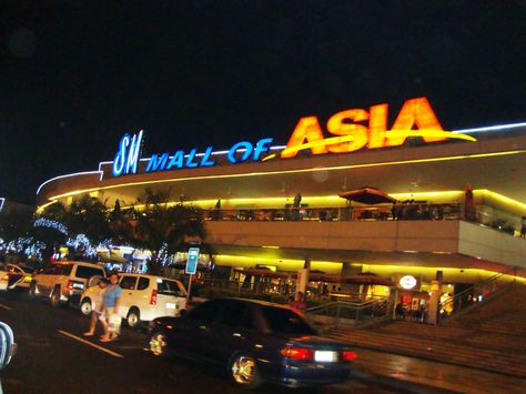 SM founder Henry Sy still on top | http://goo.gl/E3fFS0 Henry Sy, Mall Of Asia, Philippine Holidays, Sm Mall Of Asia, Sm Mall, Consumer Culture, Places To Shop, Manila Philippines, Philippines Travel