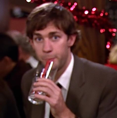 Jim Halpert Aesthetic, Jim Halpert Funny, Jim The Office, Sitcoms Quotes, The Office Jim, The Office Characters, Jim Pam, Office Icon, The Office Show