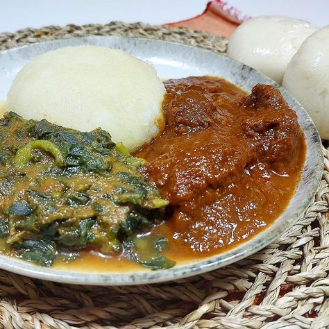 Fufu With Nigerian Beef Stew & Nigerian Spinach Stew Recipe https://resepmamiku.com/en/fufu-with-nigerian-beef-stew-nigerian-spinach-stew-wondernonieskitchen African Beef Stew With Fufu, Nigerian Spinach Stew, Nigerian Beef Stew, Tender Beef Stew, Efo Riro, Spinach Stew, African Stew, West African Countries, Africa Food