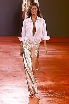 Anna Molinari Spring 2000 Ready-to-Wear Fashion Show - Gisele Bündchen, Anna Molinari Anna Molinari, Models Off Duty Style, Outfits 2000s, Bella Hadid Outfits, Model Lifestyle, Santa Monica Pier, Archive Fashion, Gisele Bündchen, Gisele Bundchen