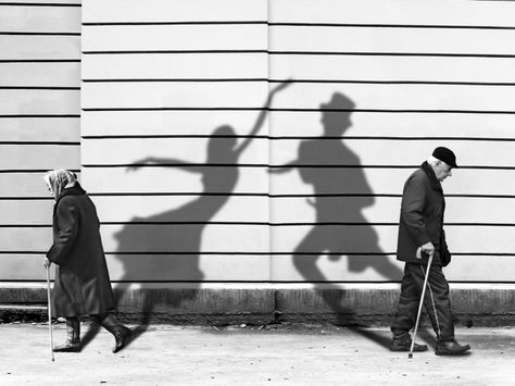 What Is Dance, Old Couples, Foto Tips, Conceptual Photography, Carl Jung, Foto Art, Jolie Photo, Old People, The Shadow