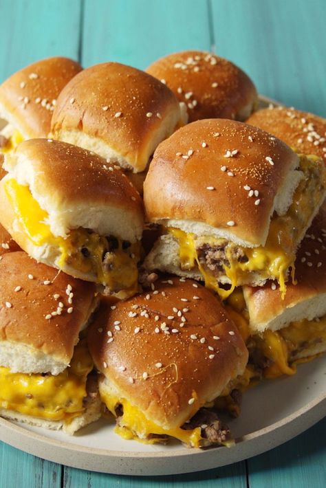 Pull-Apart Cheeseburger SlidersDelish Super Bowl Food Menu, Super Bowl Party Menu, Super Bowl Party Food Ideas, Super Bowl Foods, Superbowl Party Food Ideas, Super Bowl Menu, Superbowl Desserts, Easy Super Bowl, Super Bowl Ideas