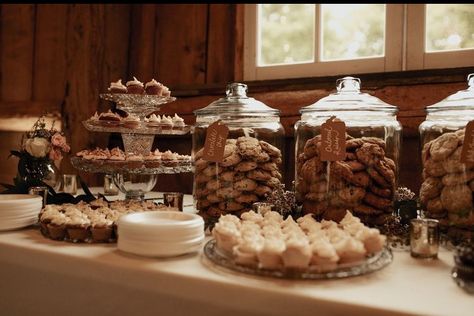 Brownie Wedding, Tiny Mansion, Cookie Bar Wedding, Boho Cookies, Cookie Table Wedding, Wedding Dessert Table Decor, Hangar Wedding, Dessert Display Wedding, Cake Unique