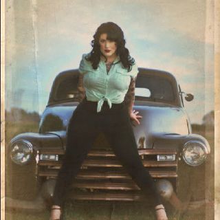 Pin up look Plus Size Pinup, Laura Wells, Pinup Photoshoot, Pinup Poses, Pin Up Looks, Pin Up Photos, Rockabilly Pin Up, Plus Size Beauty, Pin Up Style