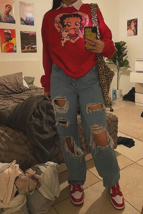 Spring Aesthetic Pictures, Red Outfit Casual, Spring Aesthetic Outfit, Tomboy Stil, Pakaian Hipster, Baggy Outfit Ideas, Streetwear Shirts, Tomboy Outfits, Tomboy Style Outfits