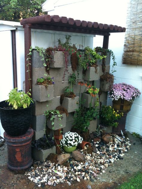 cinder block planter Cinder Blocks Diy, Cinder Block Fire Pit, Garden Vertical, Cinder Block Garden, Cinder Block Walls, Cinder Blocks, Diy Blocks, Garden Area, Cinder Block