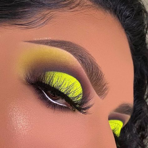 Certified Makeup Artist on Instagram: “💛NEON YELLOW💛 - 🇺🇸: Pictures just didn’t do this look justice🙄Can’t even see the shimmer I added😕 - 🇲🇽: La foto no le hiso justicia a el…” Neon Yellow Makeup Looks, Yellow Make Up Looks, Neon Yellow Eyeshadow Looks, Bperfect Carnival Xl Pro Palette Looks, Neon Yellow Makeup, Yellow Pictures, Pineapple Dream, Bronze Makeup Look, Yellow Makeup