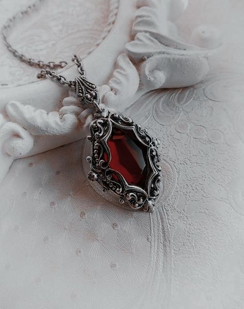 Easy Dragon Drawings, Red Pendant Necklace, Necklace Aesthetic, Dark Red Dresses, Queen Aesthetic, Red Jewel, Red Pendants, Amulet Necklace, Gothic Rings