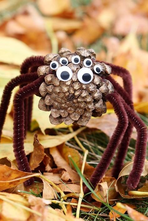 pinecone spiders halloween crafts kids Pinecone Crafts Kids, Spider Crafts, Fun Halloween Crafts, Diy Halloween Decor, Adornos Halloween, Easy Halloween Crafts, Cones Crafts, Pine Cone Crafts, Halloween Party Diy