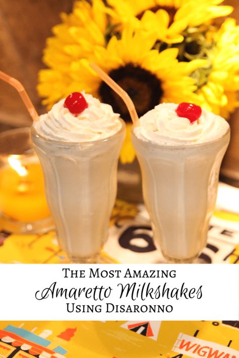 Boozy Milkshake Recipes, Amaretto Drinks Recipes, Chocolate Doughnuts Recipe, Almond Liquor, Amaretto Recipe, Alcoholic Milkshake, Amaretto Drinks, Boozy Shakes, Milkshake Drink