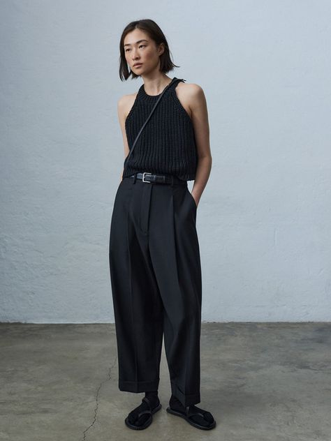 Making Things – Halter Top Black Black Loose Trousers Outfit, Black Elastic Pants Outfit, Masculine Dresses, Loose Trousers Outfit, Masculine Dress, Black Loose Pants, Black Tailored Pants, Semi Formal Mujer, Galicia Spain