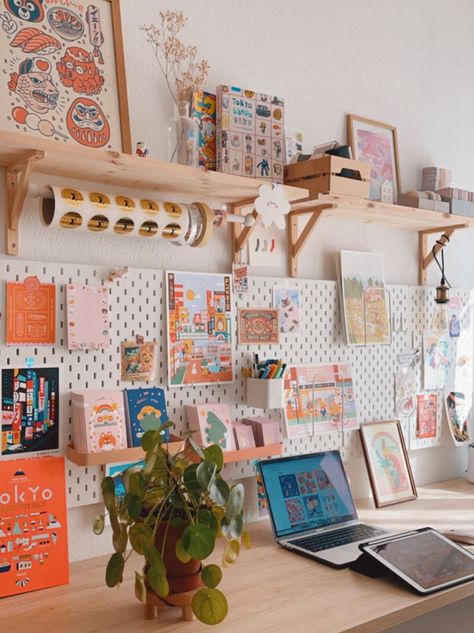 Creative Workspace Inspiration, Home Art Studios, Artist Desk, Cozy Desk, Art Studio Space, Art Studio Room, Art Studio At Home, Studio Organization, Creative Workspace