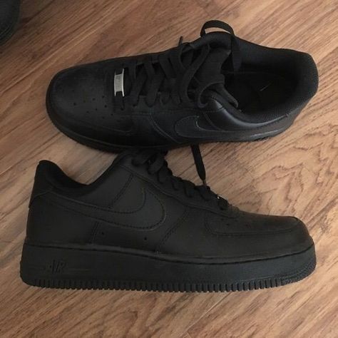 Black Nike Shoes Women, All Black Nike Shoes, Nike Air Force Black, Nike Shoes Blue, All Black Nikes, Shoes Nike Air Force, Nike Shoes Air Force, Dr Shoes, Black Nike Shoes