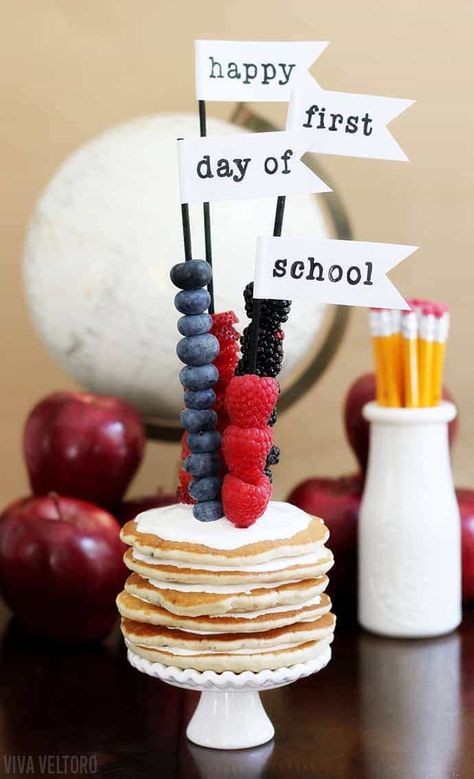 Back To School Breakfast, School Breakfast, Pancake Stack, Back To School Party, School Celebration, 1st Day Of School, School Pictures, School Parties, Kids Lunch