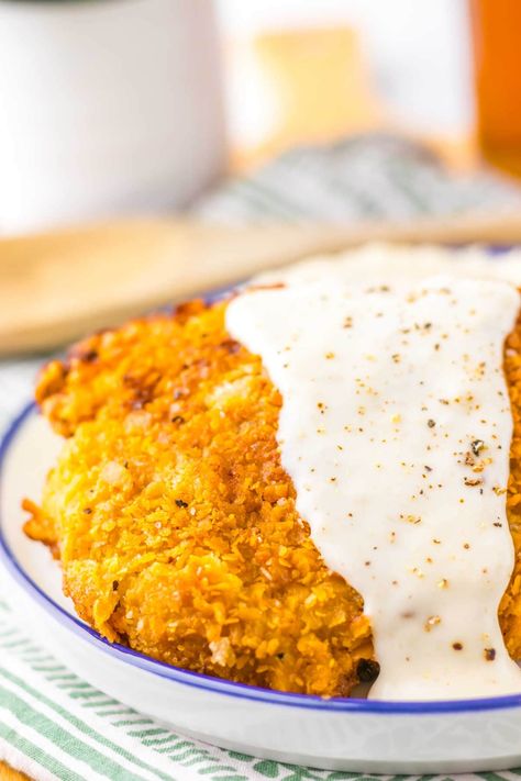 Whip up this Cracker Barrel Chicken Fried Steak copycat recipe for a comfort food classic that's easy, ready in 30 minutes, and delivers restaurant-quality taste right at home. Each piece is crispy, golden, and smothered in creamy sawmill gravy, making it a family favorite for a hearty, homestyle meal. Outback Steakhouse Recipes, Sawmill Gravy, Copycat Outback, Cracker Barrel Chicken, Steakhouse Recipes, Casserole Side Dishes, Main Dish Casseroles, Outback Steakhouse, Fried Steak