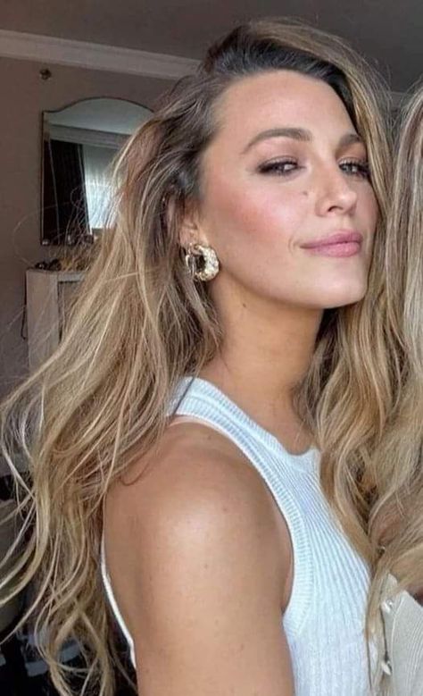 Blake Lively Makeup Looks, Blake Lively Face, Blake Lively 2024, Blake Lively Blonde, Blake Lively Aesthetic, Blake Lively Young, Blake Lively Hairstyles, Blake Lively Hair Color, Blake Lively Makeup