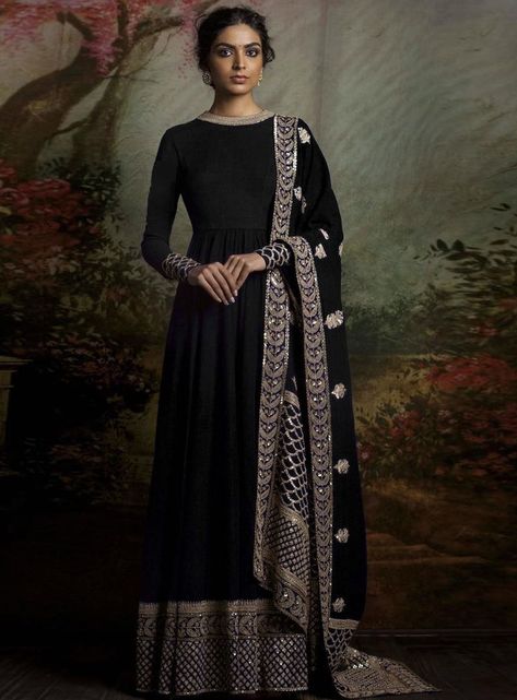 Wearing an elegant anarkali suit for our wedding functions is never a bad idea! grab some ideas from here. #indianbride #bridalwear #bridaloutfit #indianoutifit #anarkali #anarkalisuit #anarkalidesigns #traditionalwear #indianweddings Mana Ke Hum Yaar Nahi, Salwar Aesthetic, Black Indian Gown, Suit Designs Anarkali, Anarkali Suit Designs, Black Anarkali Dress, Brides Indian, Anarkali Designs, Black Anarkali