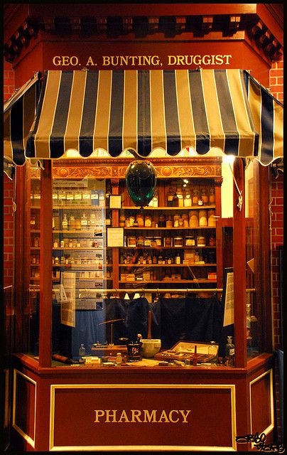 Old fashioned pharmacy store front if I own my own I want it to look like this English Country Style Living Room, Pharmacy Art, Vintage Pharmacy, Pharmacy Decor, Pharmacy Humor, Country Style Living Room, Pharmacy Store, Pharmacy Design, Minds Eye