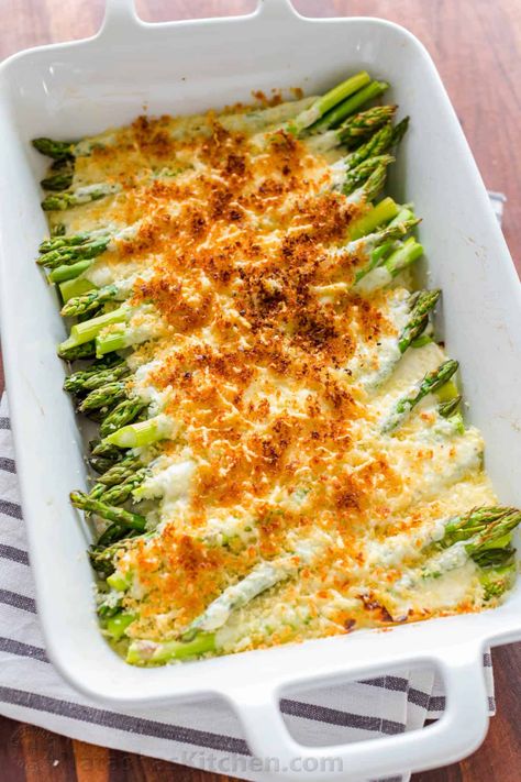 Asparagus Casserole in a creamy Alfredo sauce topped with crisp cheesy bread crumbs. This asparagus bake is an easy and impressive side dish. #asparaguscasserole #asparagus #asparagusbake #asaparagusrecipe #natashaskitchen #sidedish Vegan Asparagus Recipes, Asparagus Casserole Recipes, Best Asparagus Recipe, Asparagus Casserole, Baked Asparagus, Low Carb Casseroles, Vegetable Casserole, Cheesy Bread, Fresh Asparagus