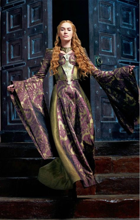 Cersei Lannister...I love this gown!! Cercei Lannister, Game Of Thrones Cersei, Got Costumes, Game Of Thrones Costumes, Rose Leslie, House Lannister, Game Of Thrones Tv, Nikolaj Coster Waldau, Got Game Of Thrones