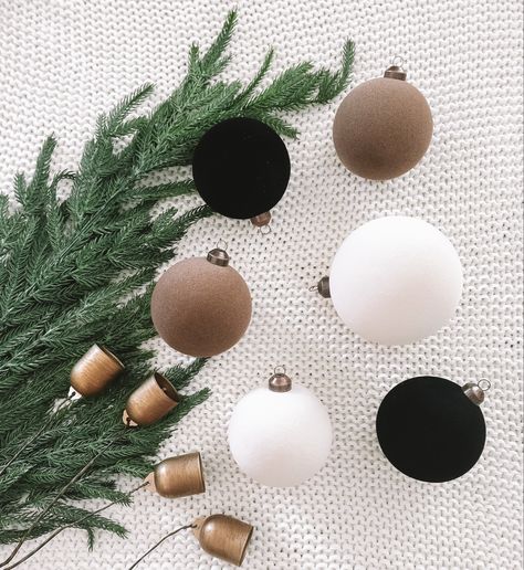 Flocked Ornaments, 2023 Vibes, Neutral Holiday Decor, Christmas Tree Inspo, Minimalist Christmas Decor, Norfolk Pine, Flocked Christmas Trees Decorated, Neutral Christmas Decor, Minimalist Christmas Tree