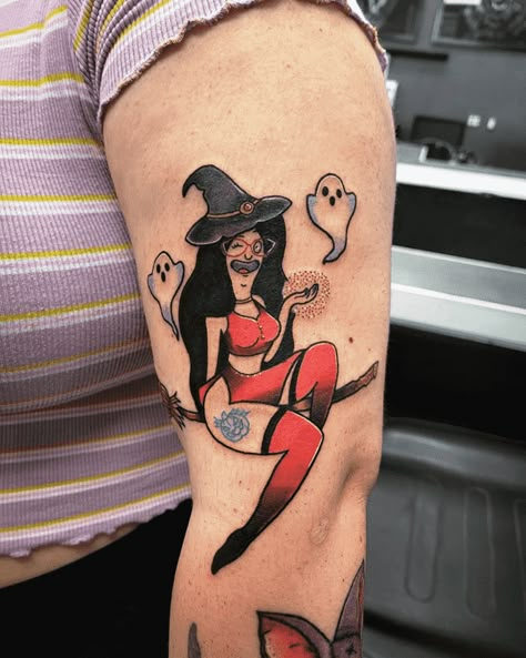 Halloween Tattoo Pinup, Pinup Tattoo Halloween, Christmas Halloween Tattoo, Vintage Halloween Tattoo Ideas, Spooky Girl Tattoo, Witch Pinup Tattoo, Goth Pinup Tattoo, Halloween Pinup Tattoo, Ghost Pinup Tattoo