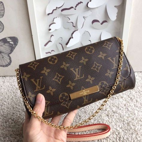 Lv Favorite Pm, Genuine Leather Handbags Totes, Lv Favorite, Louis Vuitton Favorite Pm, Vuitton Outfit, Casual Handbags, Sling Bag Black, Fake Designer Bags, Leather Shopper Bag