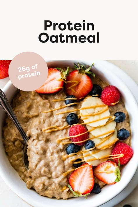 This simple protein oatmeal recipe packs in over 25 grams of protein thanks to the addition of protein powder. It's easy to make and will keep you full all morning long! 30g Protein Breakfast, Protein For Vegetarians, Porridge Toppings, Greek Yogurt Oatmeal, 25 Grams Of Protein, Easy Oatmeal Recipes, Veg Meals, Recipe Folder, Breakfast Oats