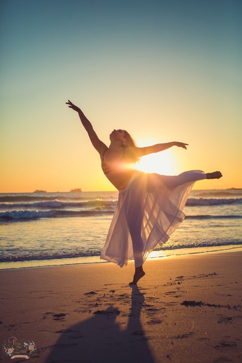 Sunrise Dance Photography, Dance Beach Photography, Beach Dance Photography, Beach Dance, Ballet Dance Photography, Dance Photo Shoot, Dance Picture Poses, Beach Instagram Pictures, Ballet Pictures