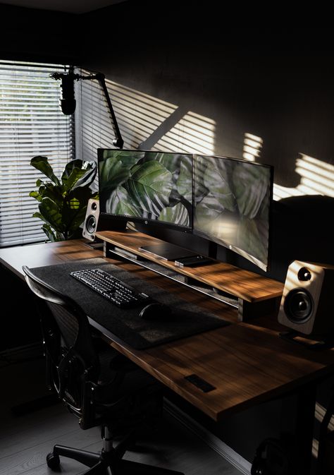 Home / Twitter Drawing Tablet Desk Setup, Dark Study, Bedroom Office Combo, Home Studio Desk, Photography Office, Home Studio Ideas, Computer Desk Setup, Desktop Design, Home Studio Setup