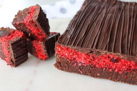 RECIPE: For the Cherry Ripe Lovers - it's a Giant Cherry Ripe Bar Slice! Cherry Ripe Cake, Cherry Ripe Recipes, Aussie Desserts, Cherry Ripe Slice, Homemade Crescent Rolls, Chocolate Bar Recipe, Slice Recipes, Chocolate Slice, Slice Recipe