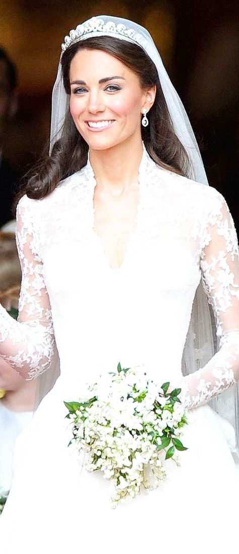 Slim Fit Wedding Dresses, Kate Middleton Wedding Dress, Middleton Wedding, Bridal Hair Down, Kate Middleton Hair, Kate Middleton Wedding, Prins William, Kate Middleton Dress, Queen Kate