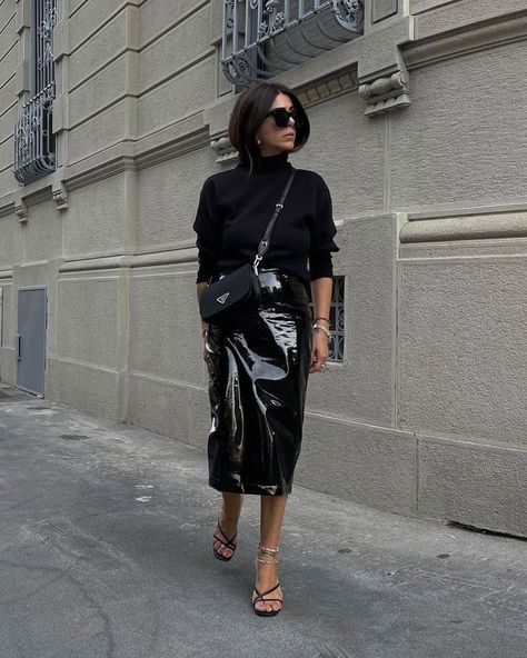 The trendiest outfits from your favourite influencers Patent Leather Outfits, Strappy Sandals Outfit, Patent Leather Skirt, Outfits Of The Week, Leather Skirt Outfit, Alexander Mcqueen Fashion, Fashion Influencer, Sandals Outfit, Weekly Outfits