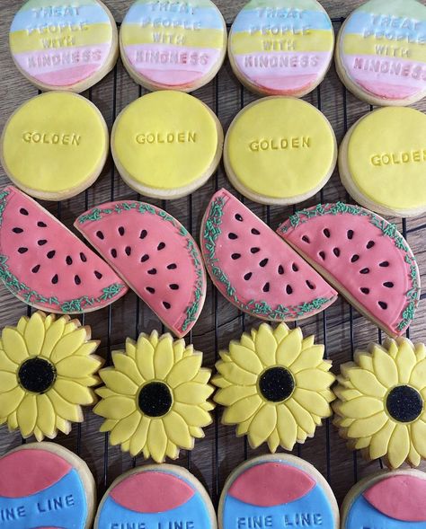 Harry Styles Themed Cupcakes, Harry Styles Party Favors, Harry Styles Birthday Theme, Harry Styles Birthday Party Ideas Decoration, One Direction Birthday Party Ideas, Harry Styles Bachelorette Party, Harry Styles Cupcakes, Harry Styles Birthday Gifts, Harry Styles Bachelorette