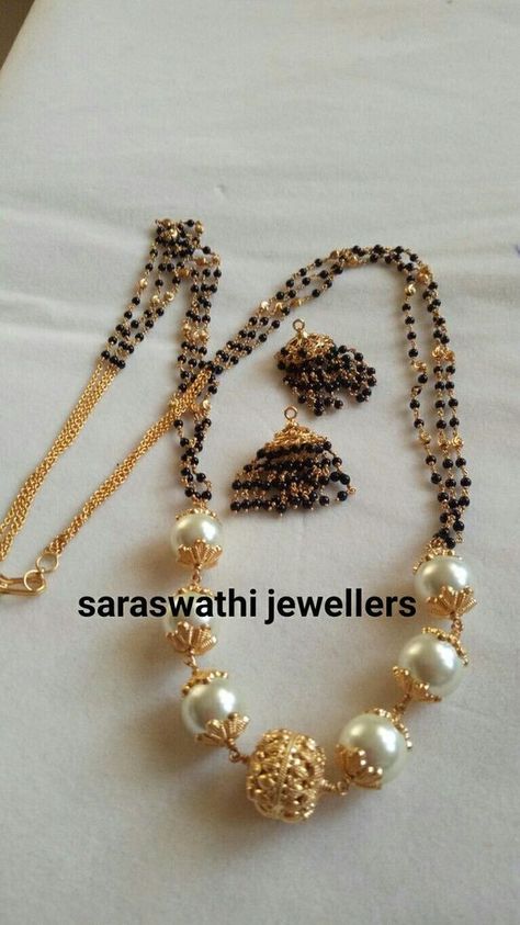 Gold Pearl Jewelry, Black Beads Mangalsutra Design, Pearl Jewelry Design, Gold Jewelry Simple Necklace, Gold Mangalsutra Designs, Pearl Necklace Designs, Black Beaded Jewelry, Wedding Jewellery Collection, Gold Bride Jewelry