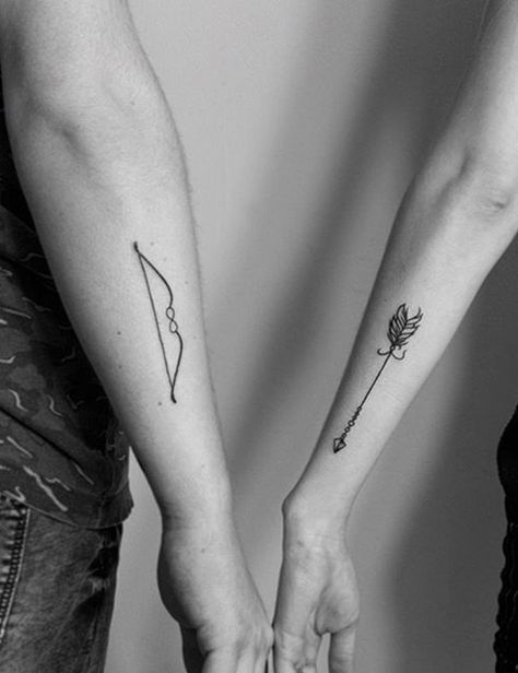 26 Best Couple Tattoos That Will Make The World Say #RelationshipGoals Bow Arrow Tattoos, Boog Tattoo, Girlfriend Tattoos, Partner Tattoos, Couple Tattoos Unique Meaningful, Best Couple Tattoos, Arrow Tattoo Design, Small Couple Tattoos, Cute Couple Tattoos