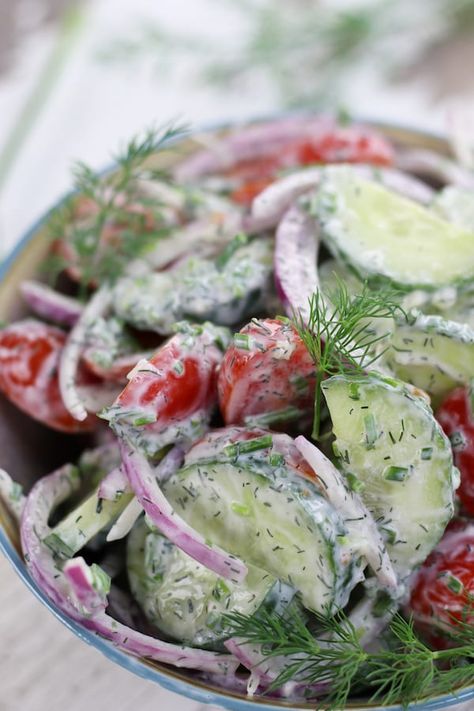 Creamy Cucumber Tomato Salad, Cucumber Dill Salad, Creamy Cucumber Salad, Creamy Cucumbers, Cucumber Tomato Salad, Cucumber Recipes, Salad Recipes For Dinner, Summer Salad Recipes, Easy Homemade Recipes