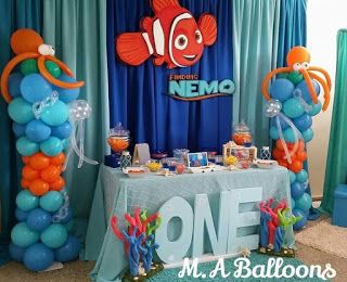 91 Fantásticas ideas de decoración para Fiesta Buscando a Nemo Finding Nemo Table Centerpieces, Nemo 1st Birthday Party Ideas, Finding Nemo First Birthday Boy, Finding Nemo Party Decorations, Nemo Party Decorations, Nemo Baby Shower, Finding Nemo Baby, Finding Dory Birthday Party, Dory Birthday Party