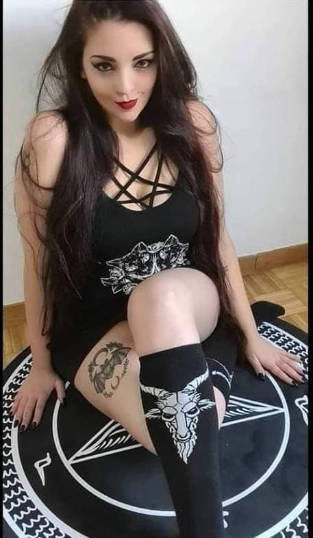 Satanic Girl, Chica Dark, Metal Chicks, Gothic Models, Alt Girls, Goth Women, Goth Beauty, Gothic Metal, Metal Girl