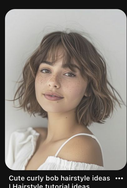 Short Bob With Bangs Wavy Hair, Wavy Bob Side Bangs, Layered Bob Hairstyles For Wavy Hair, Short Hair On Thick Hair, Summer Blonde Bob, Short Curly Bob With Fringe, Short Wavy Hair With Fringe, Cute Bob With Bangs, Short Bob Wedding Hair