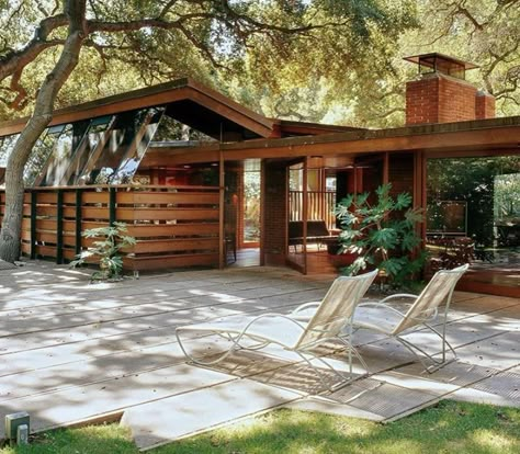 70s Home Exterior, 70s House Exterior, Backyard Hardscaping, 70s Architecture, John Lautner, 70s House, 70s Home, Mid Century Modern House, Mid Century House