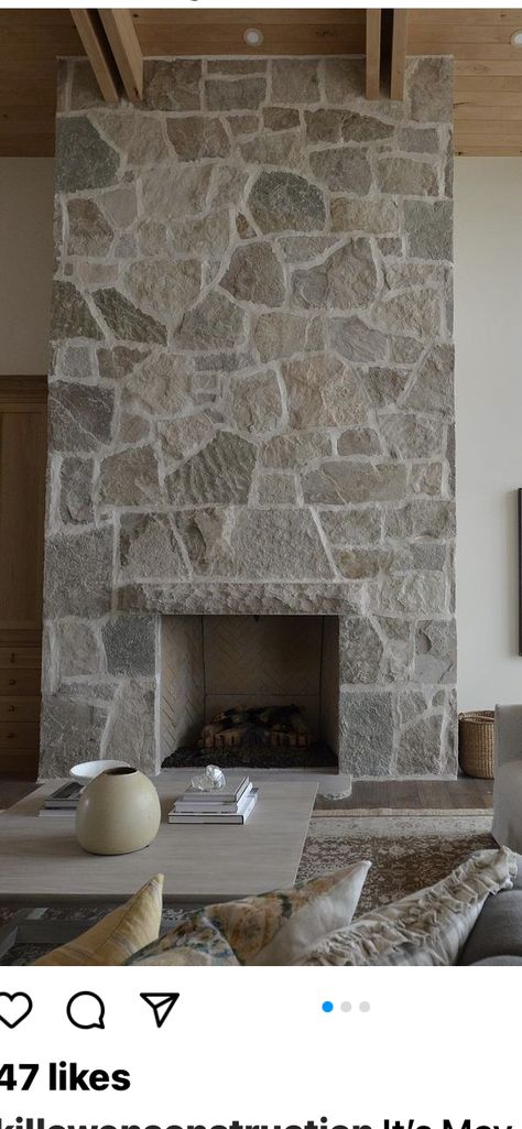 Red Stone Fireplace, Hearth Stone Ideas, Stone Fireplace Exterior, Overgrouted Stone Fireplace, Lakehouse Vibes, Cobblestone Fireplace, Bluestone Fireplace, Fireplace Finishes, Flagstone Fireplace