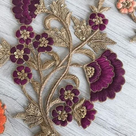 Gold Work Embroidery, Zardozi Embroidery, Crazy Quilting, Couture Embroidery, Bead Embroidery Patterns, Hand Work Embroidery, Embroidery Neck Designs, Embroidery Motifs, Handwork Embroidery Design