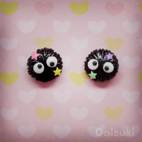 These kawaii little Susuwatari stud earrings are individually hand sculpted, and they would just love to come adventuring with you! Also knows as Polymer Clay Kawaii, Soot Sprites, Kawaii Earrings, Laser Cut Earrings, Crafty Kids, Diy Clay Crafts, Hayao Miyazaki, Miyazaki, Polymer Clay Crafts