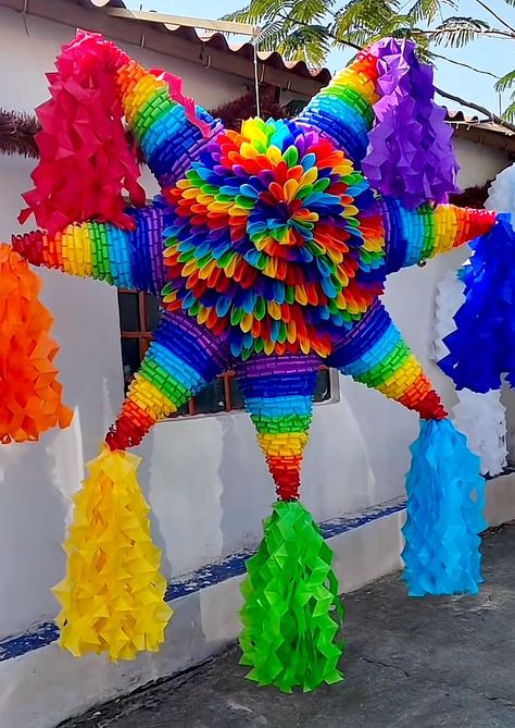 Mexican Piñatas, Mexican Pinata, Mexican Christmas Decorations, Mexico Christmas, Mexican Wedding Dress, Piñata Ideas, Pretty Christmas Decorations, Diy Pinata, Mexican Christmas