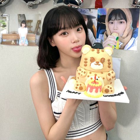 lesserafim chaewon Chaewon Birthday, Cake Icon, Le Sserafim Chaewon, Birthday Icon, Kim Chaewon, Korean K Pop, Happy Today, Birthday Gif, Photo Cake