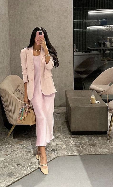 Elegant Summer Outfits Classy Chic 2024, Elegant Outfit Classy Rich, Chic Church Outfits, Aesthetic Lawyer, Corporate Girly, Business Professional Outfits, Lawyer Fashion, Business Attire Women, Fest Outfits