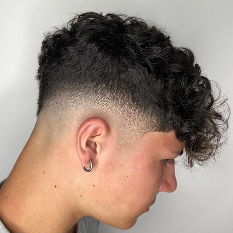 Curly High Fade Haircut Men, Midfade Curly Hair, Midfade Hairstyle Curly, Curly Hair Skin Fade, Drop Fade With Curls, Mid Drop Fade Curly Hair, Curly Skin Fade, Men’s Skin Fade, High Fade Curly Hair