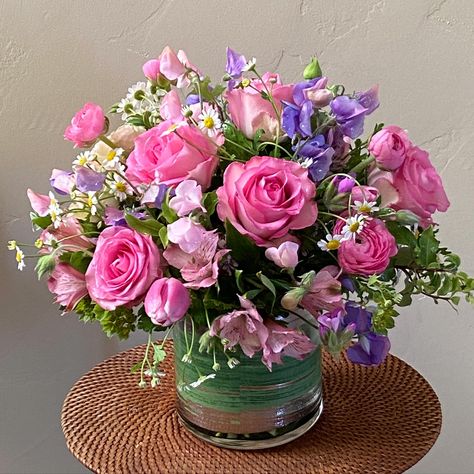 I made this centerpiece for a customer who requested for pinks and purple. I planted sweet peas 4-5 years ago. They come back every year but this purple color is new.💜 #centerpieces #sweetpea #sweetpeas #urbangarden #springflowers #grownhere Pink And Purple Flower Arrangements, Flower Arrangements Winter, Seasonal Plants, Purple Flower Arrangements, Purple I, Silk Arrangements, Flowers Bouquet Gift, Pink And Purple Flowers, Sweet Peas