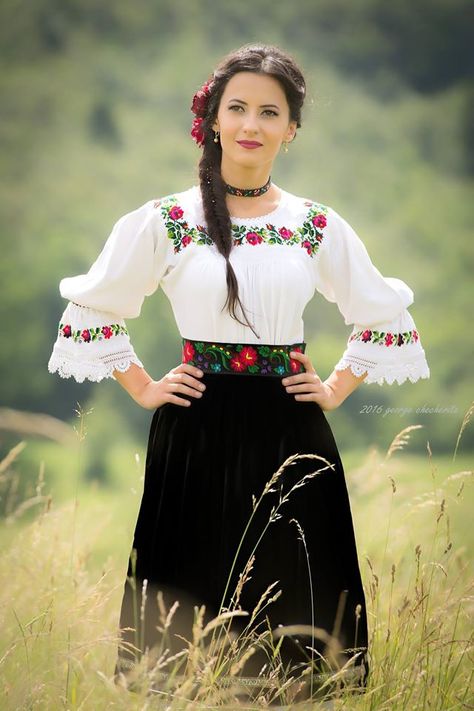 Mexican Dresses Traditional, Mexican Clothing Style, Hispanic Clothing, Mexican Traditional Clothing, Outfit Mexicano, Colombian Fashion, Traditional Mexican Dress, Mexican Fashion, Mexican Outfit